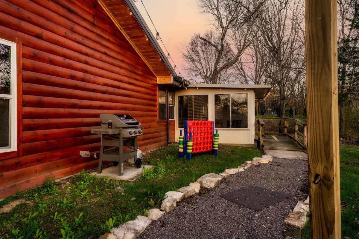 Fun Heated Pool Cabin - Walk To Parkway Pigeon Forge Ngoại thất bức ảnh